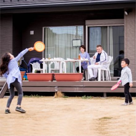 寬敞的庭院是烤肉的熱門場所 總是聚集著許多笑容