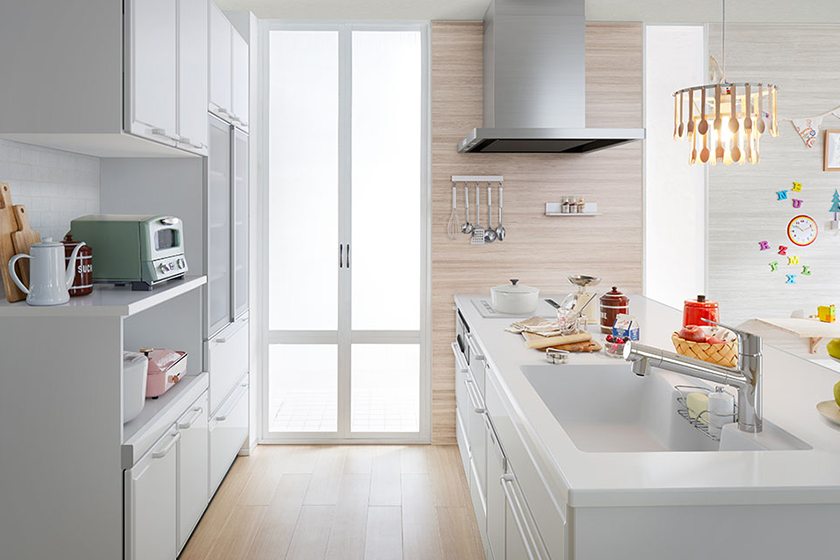 每個人笑容滿面的可愛家庭時光